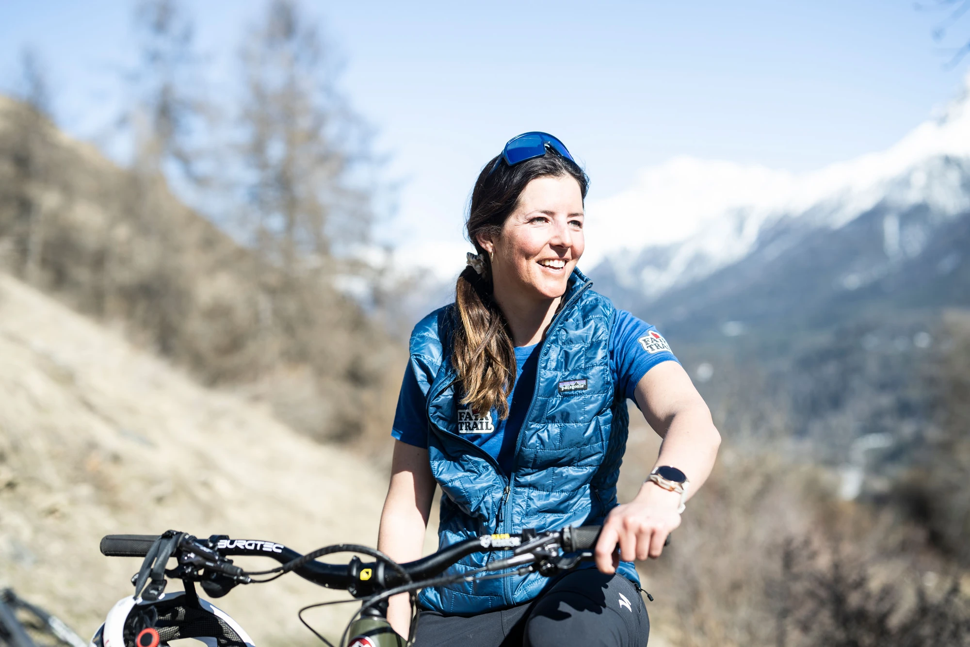 Zäune, Trails und Zwischenräume: wenn Bikerin und Landwirtin sprechen