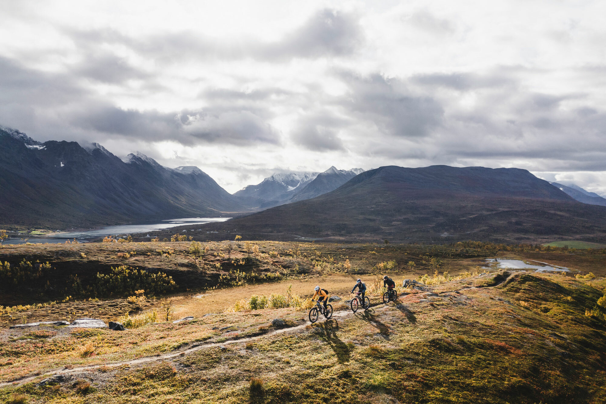 Nordisch by Nature – Mountainbiken in Norwegen am Lyngenfjord