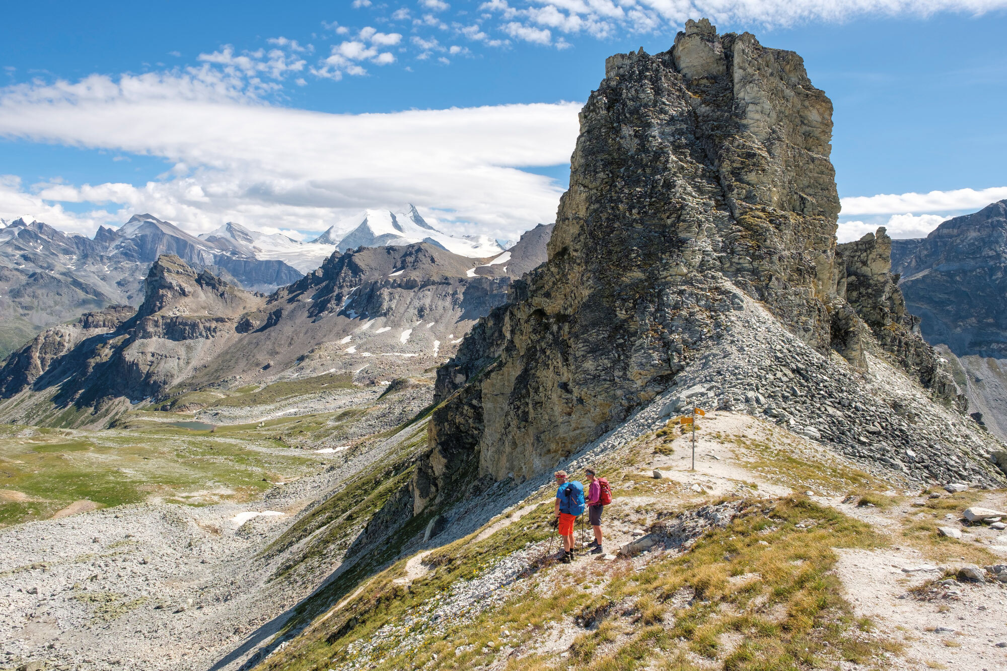 Wandern entlang der Sprachgrenze durch die Walliser Alpen