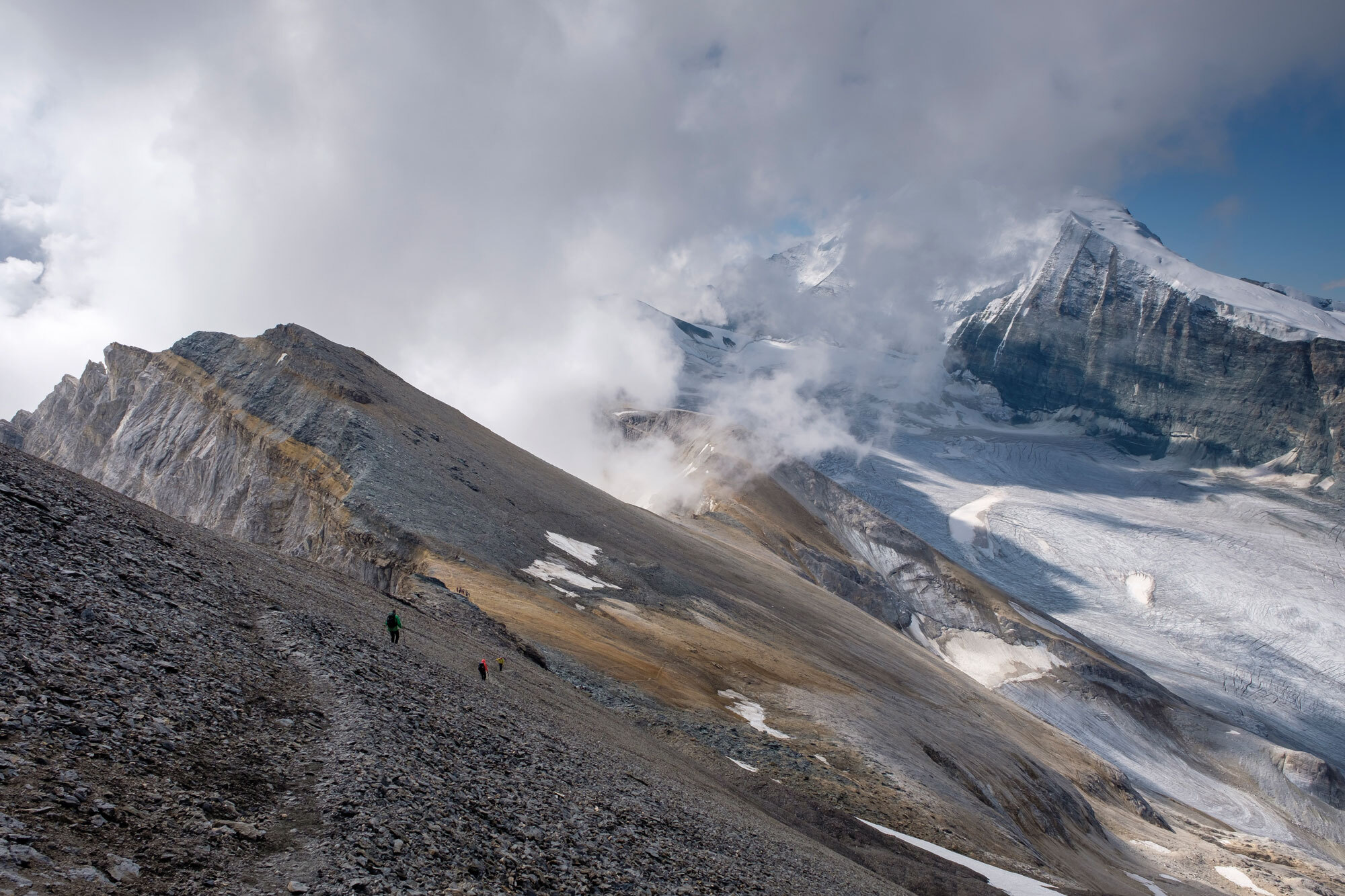 Wandern entlang der Sprachgrenze durch die Walliser Alpen