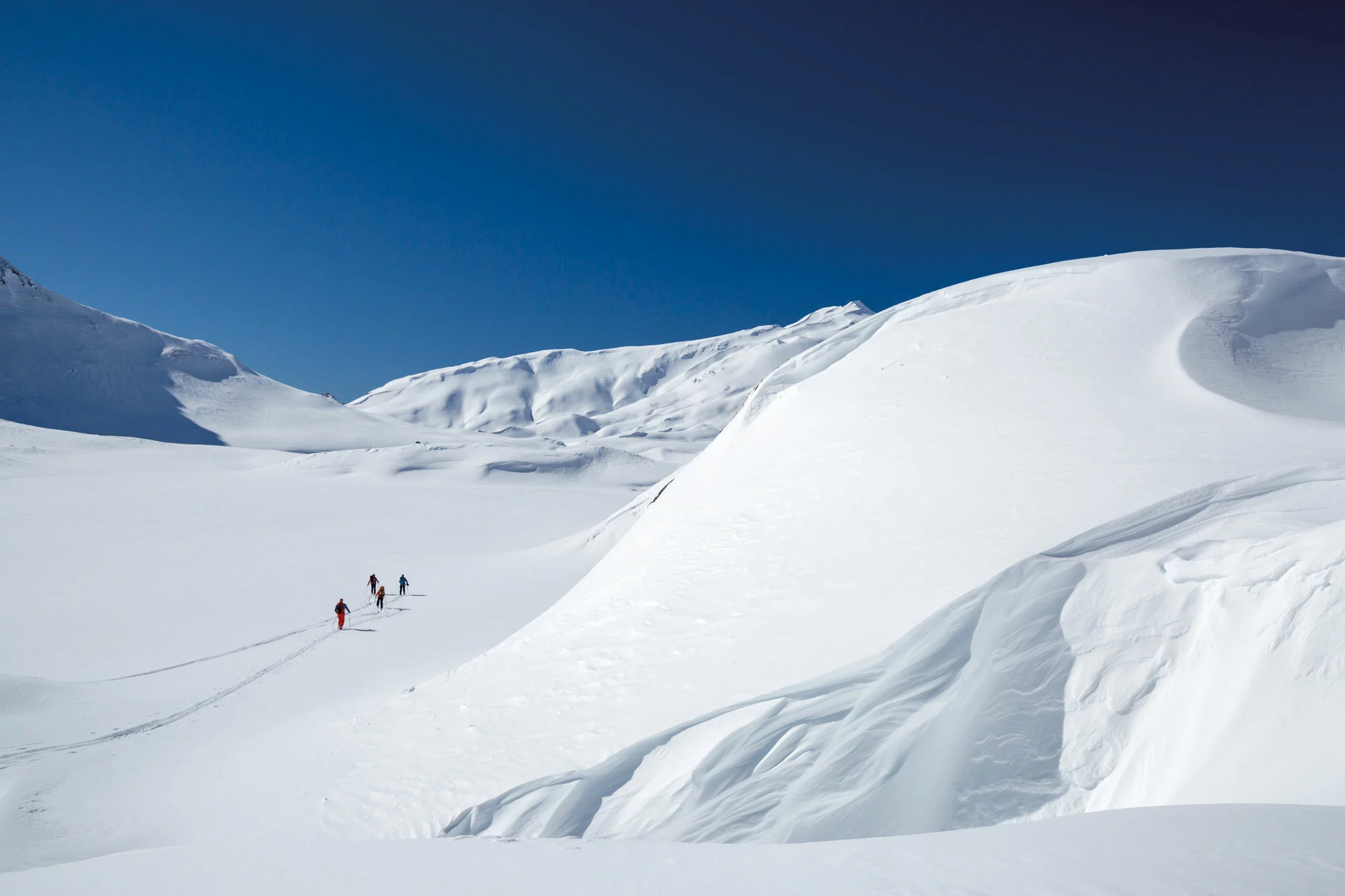 Abseits der Spur – Skidurchquerung in Graubündens wildem Westen