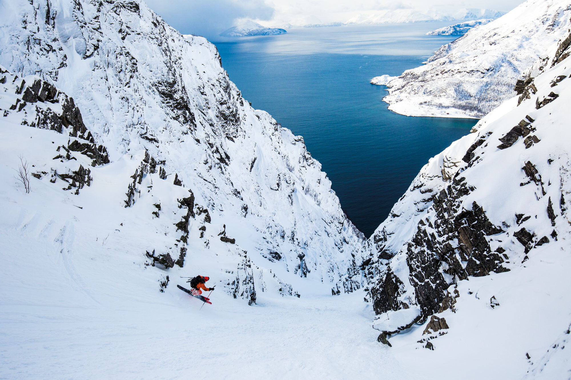 Steile Lines über dem Meer: Ski & Sail in Nordnorwegen