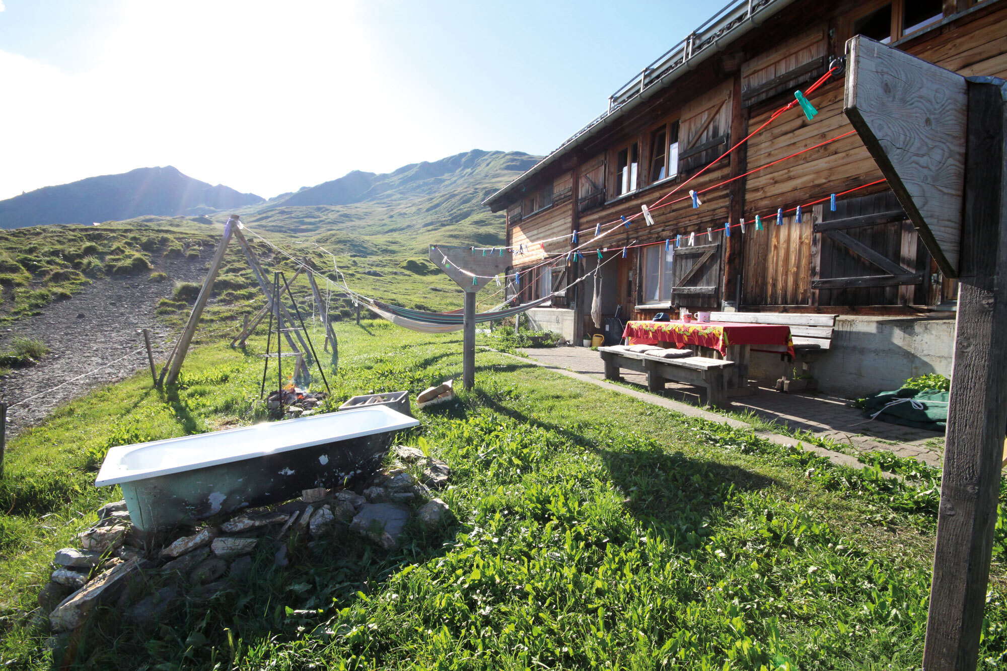 Oben ohne Sorgen – Auf ein Glas Milch mit einer Alp-Managerin Oben ohne Sorgen – Auf ein Glas Milch mit einer Alp-Managerin