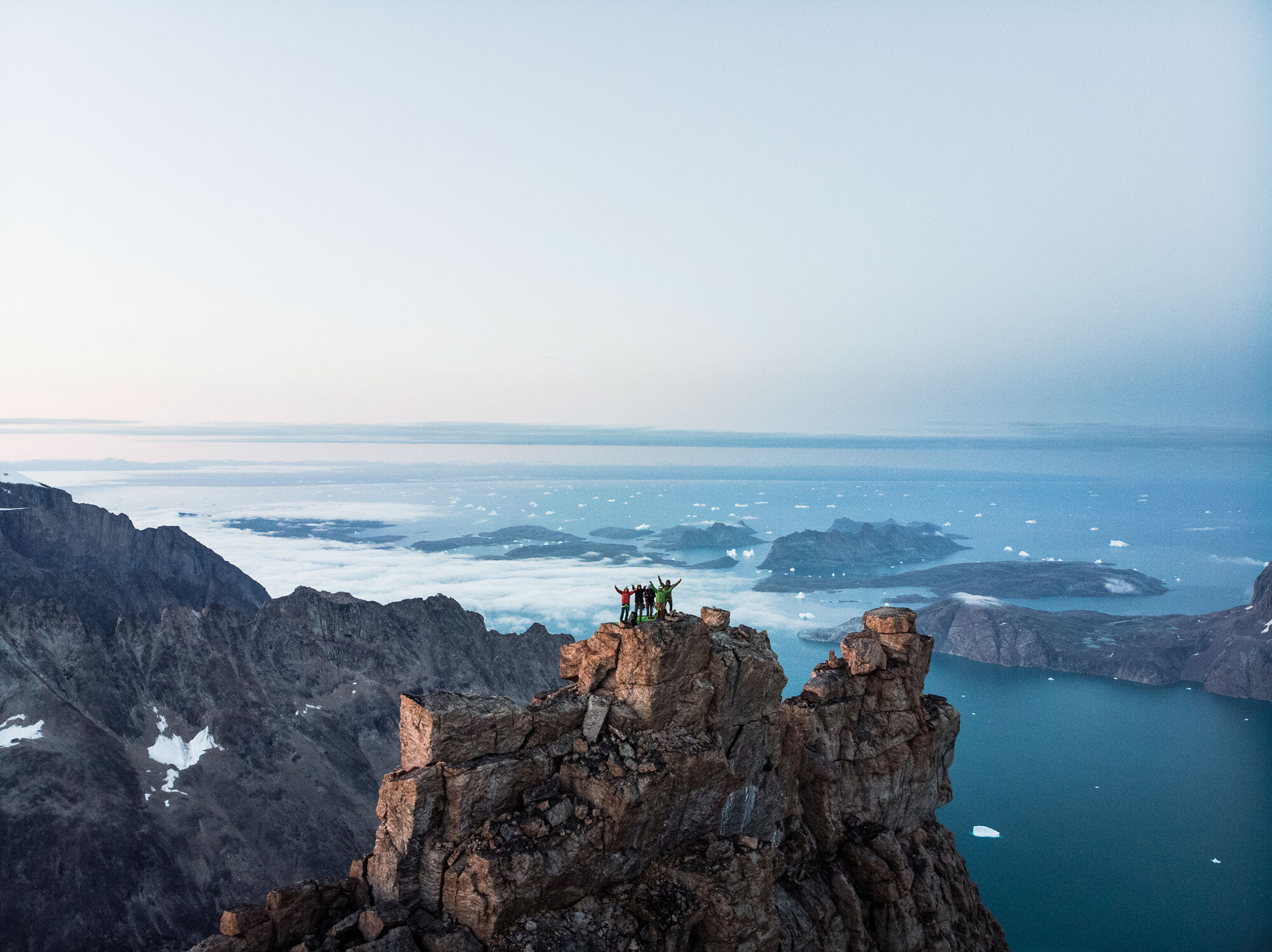 Im zweiten Anlauf – Ein Kletterabenteuer im Grössten Fjord der Welt Im zweiten Anlauf – Ein Kletterabenteuer im Grössten Fjord der Welt