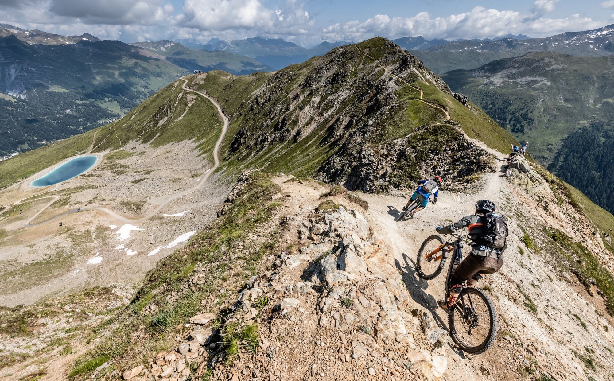 Neuer MTB-Weltrekord: 20'845 Singletrail-Tiefenmeter an nur einem Tag Neuer MTB-Weltrekord: 20'845 Singletrail-Tiefenmeter an nur einem Tag