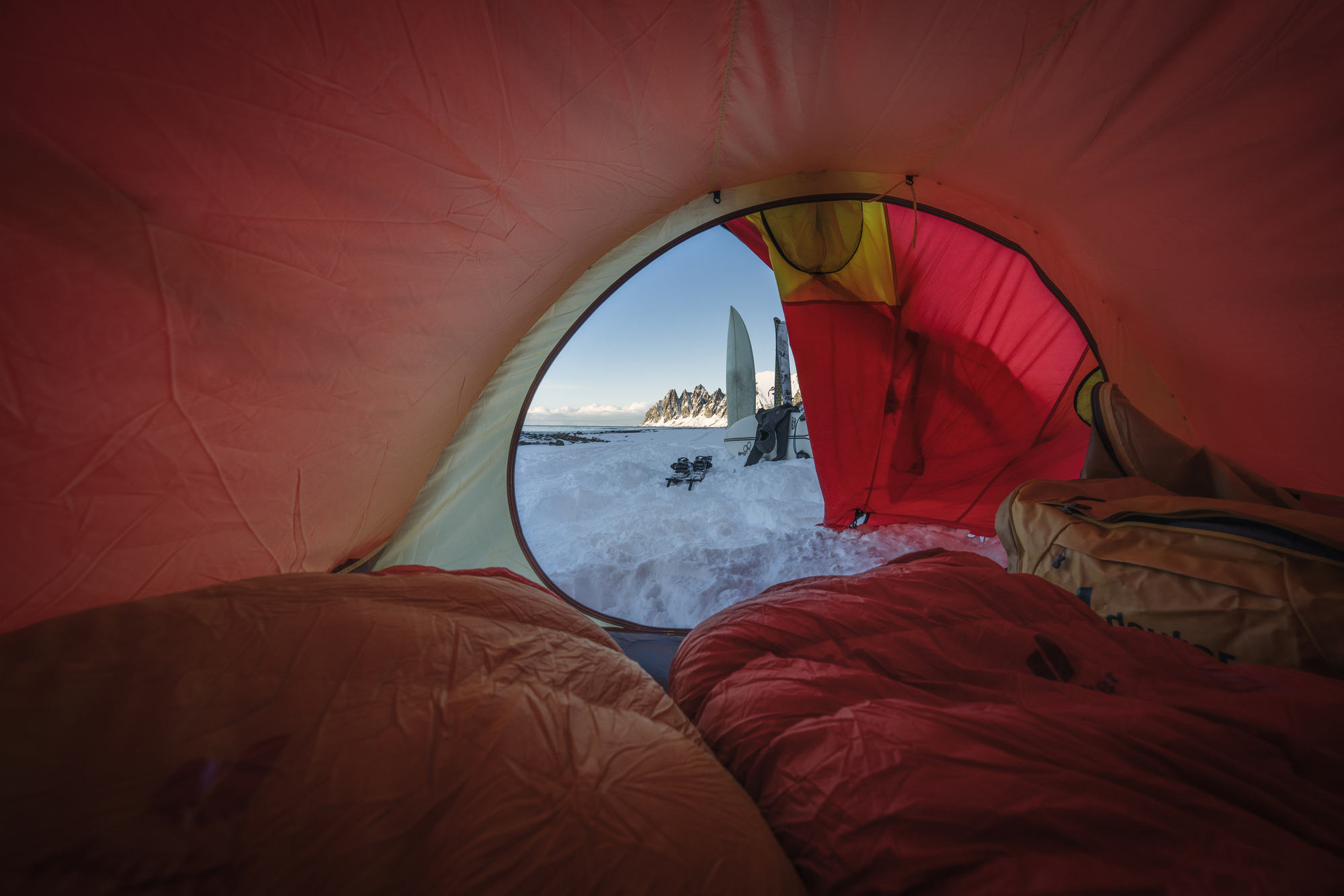 Skitourenabenteuer in Senja: Ein Winterzauber im Farbenrausch Skitourenabenteuer in Senja: Ein Winterzauber im Farbenrausch