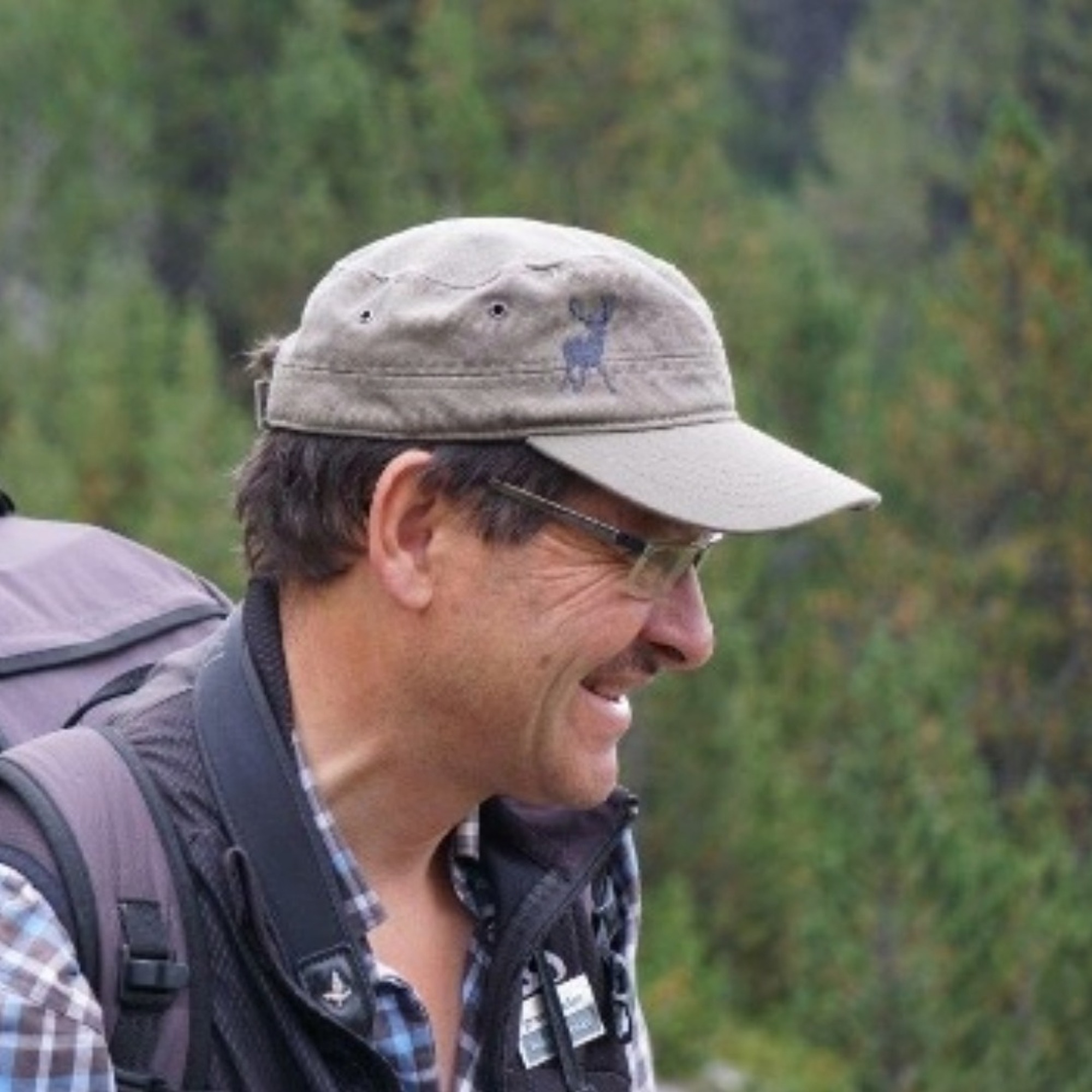 Zwischen Waldweg und Berggrat: Wenn Förster und Wanderleiter sprechen Zwischen Waldweg und Berggrat: Wenn Förster und Wanderleiter sprechen