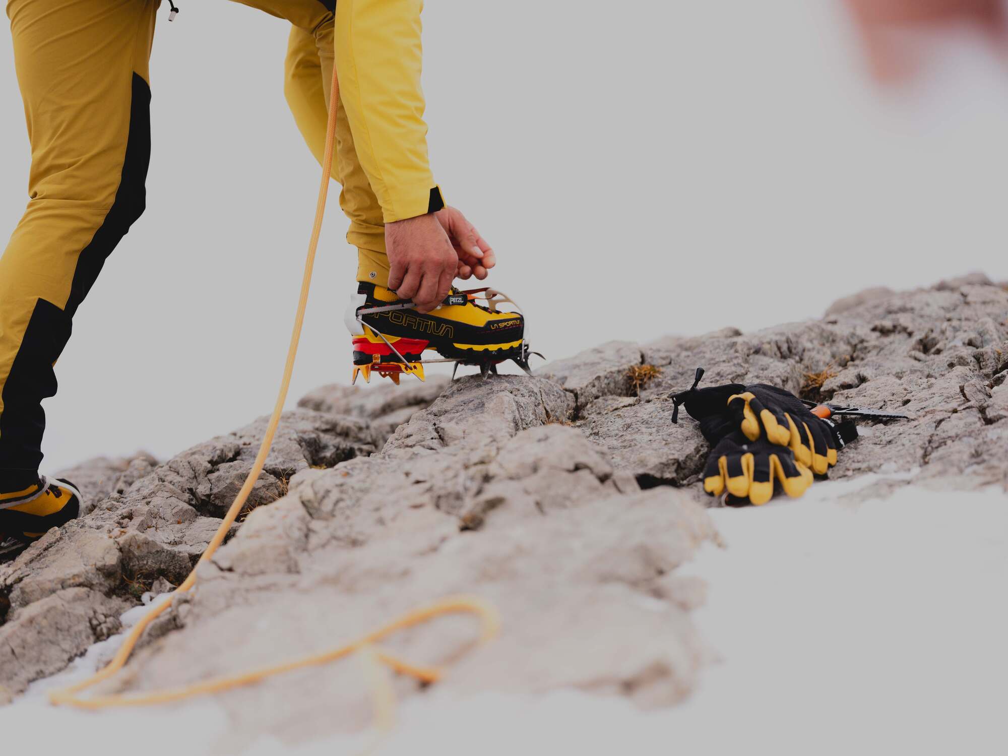 Trittsicher auf Firn & Fels: Die besten bedingt steigeisenfesten Wanderschuhe im Vergleich