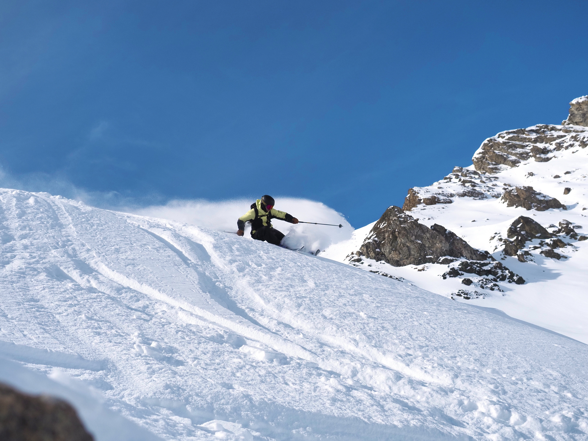 Skitest 2025/26: Freeride- und Tourenski im grossen Outdoor Guide Vergleich