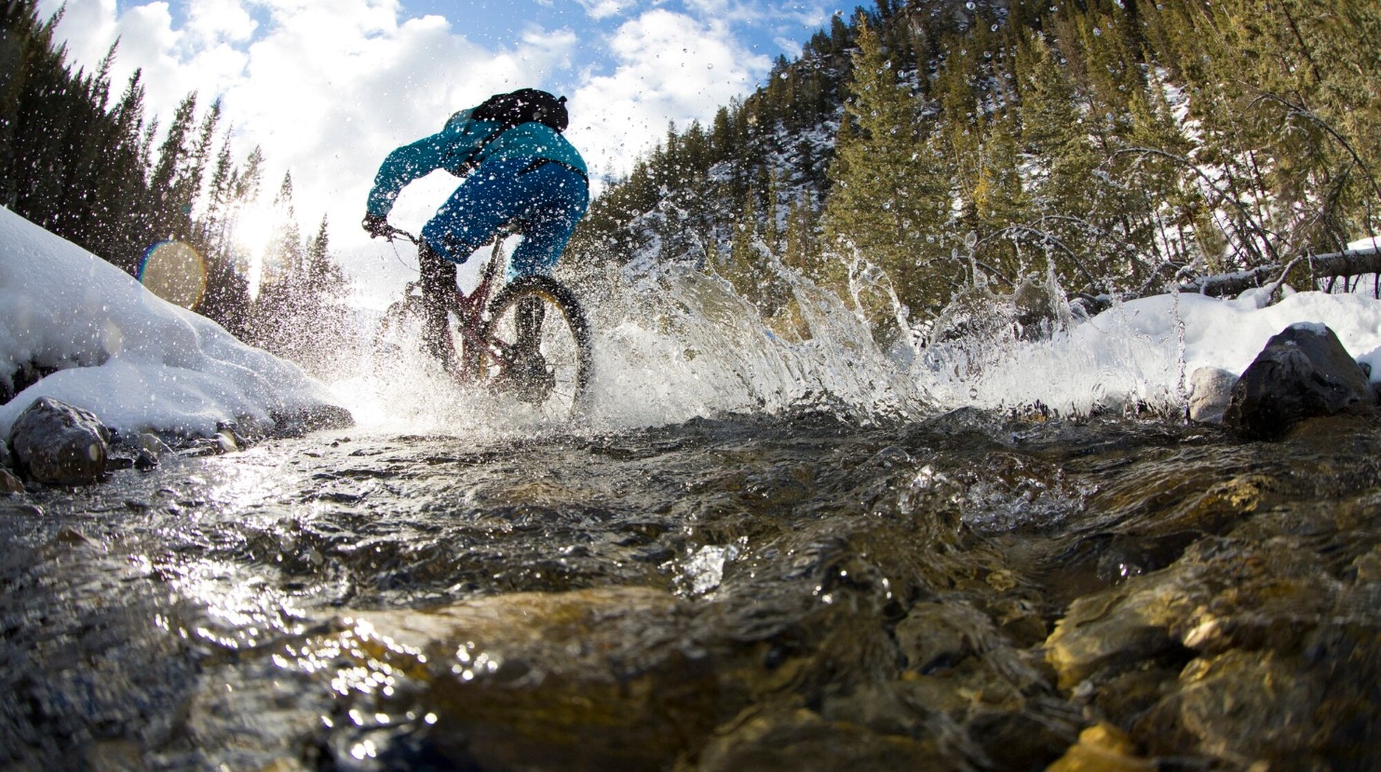 Funktionsbekleidung richtig pflegen – Hardshell, Daune und Isolationsjacken waschen und imprägnieren