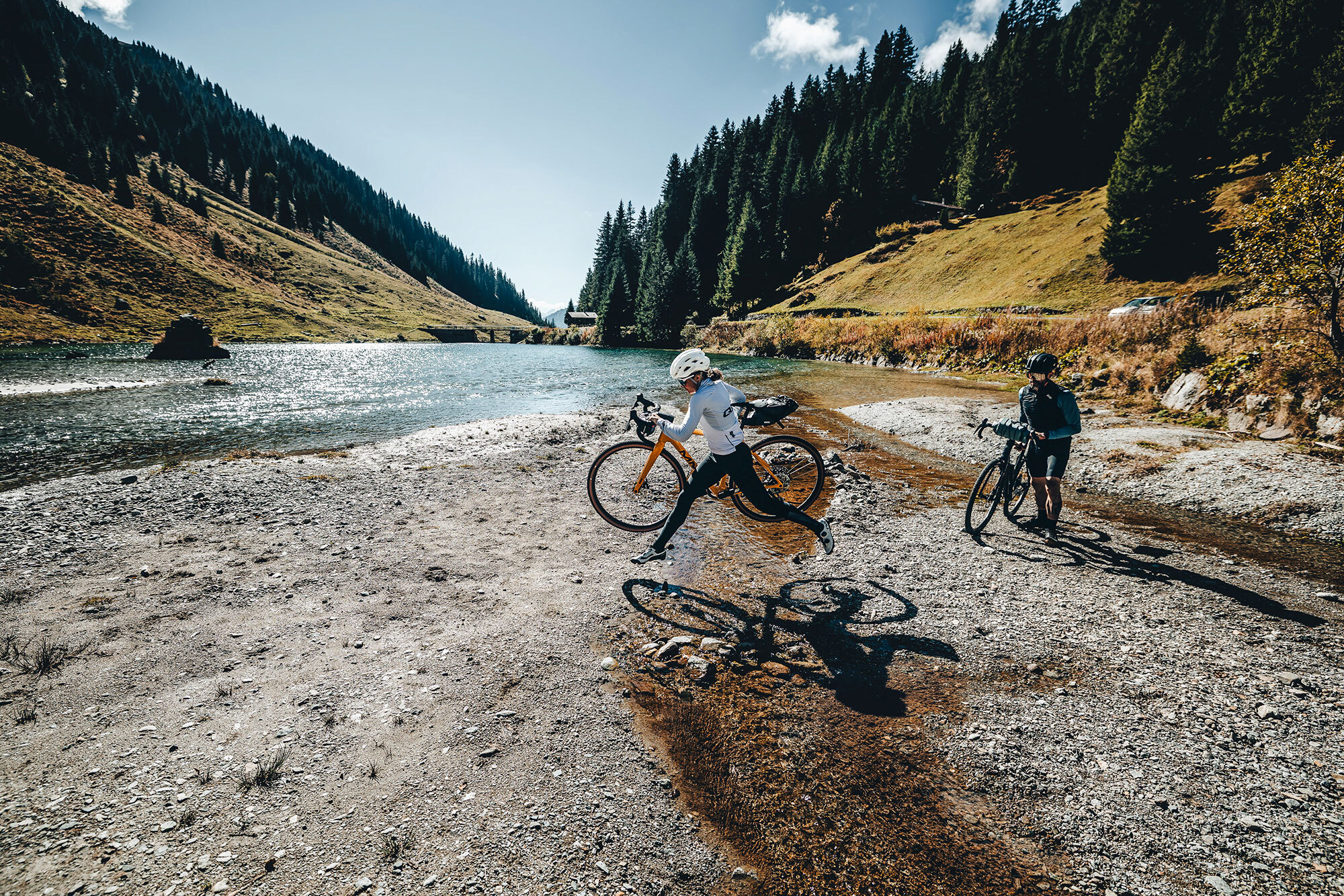 Gravelbike in Klosters: Versteckte Touren abseits der Pässe