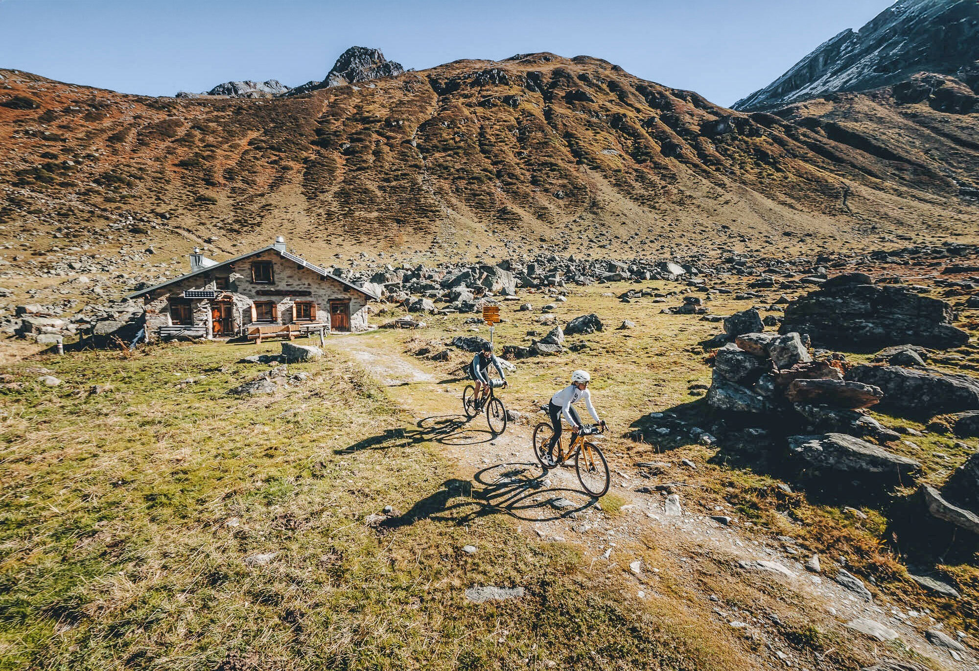 Gravelbike in Klosters: Versteckte Touren abseits der Pässe